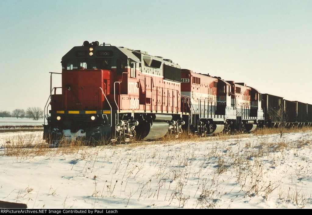 Empty coal train rolls west to swap power around